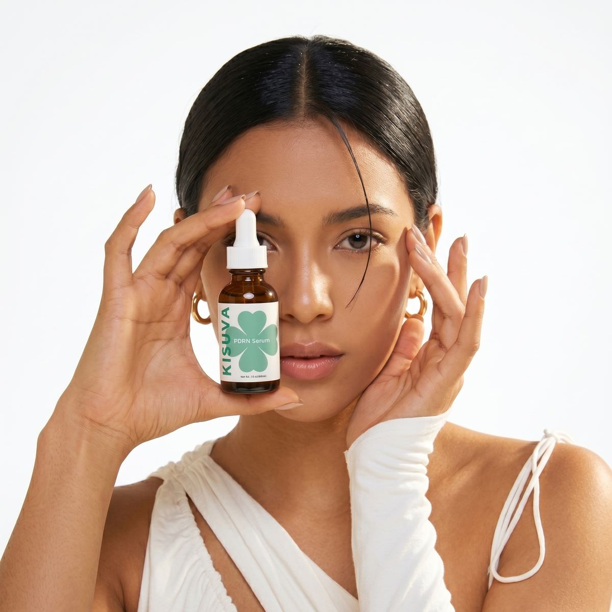 Model holding Kisuva PDRN Serum