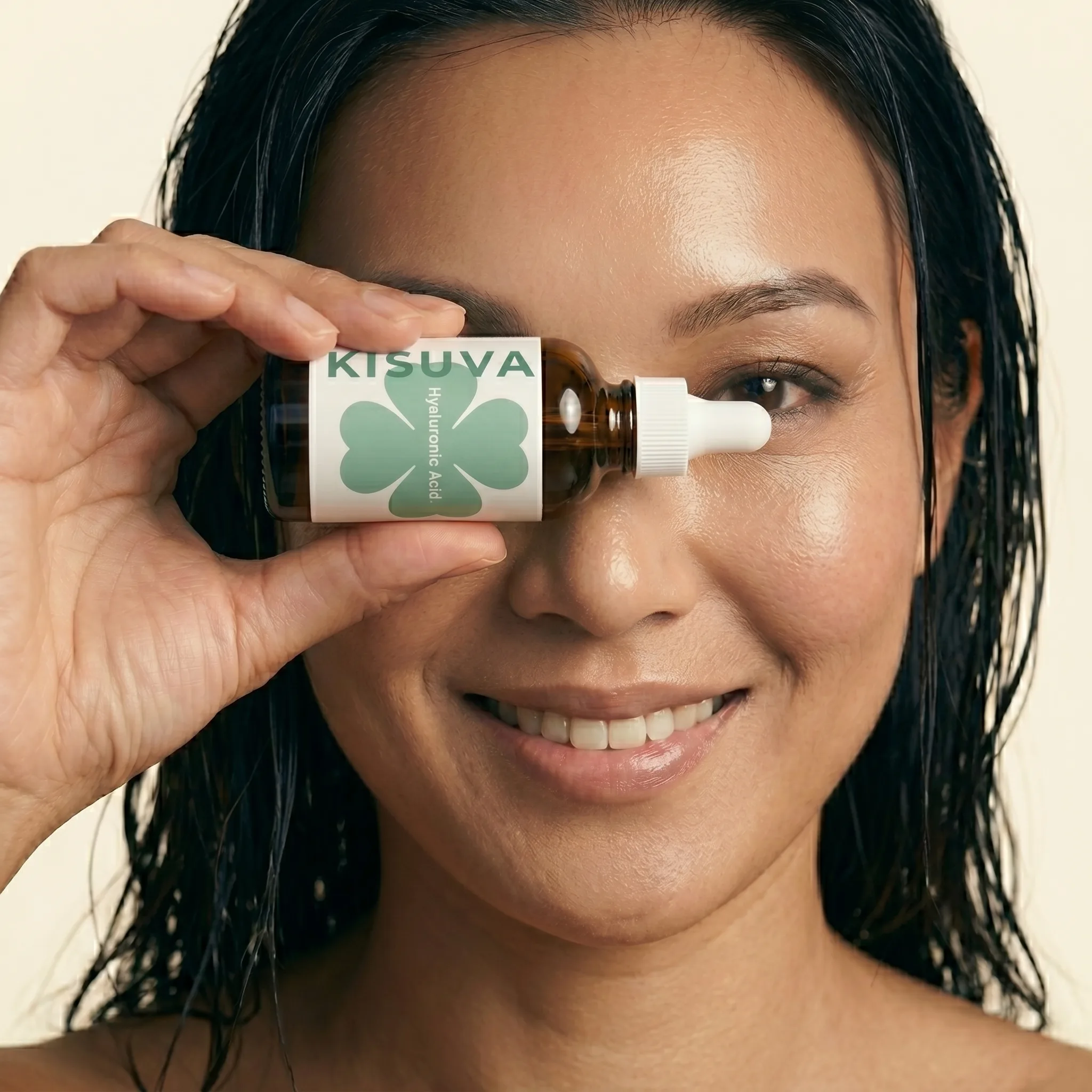 Woman holding Kisuva Hyaluronic Acid Serum
